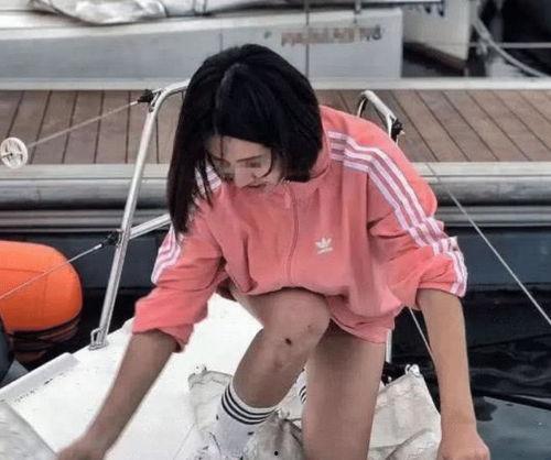 国产女学生衣服视频在线,国产女学生服饰风采展示